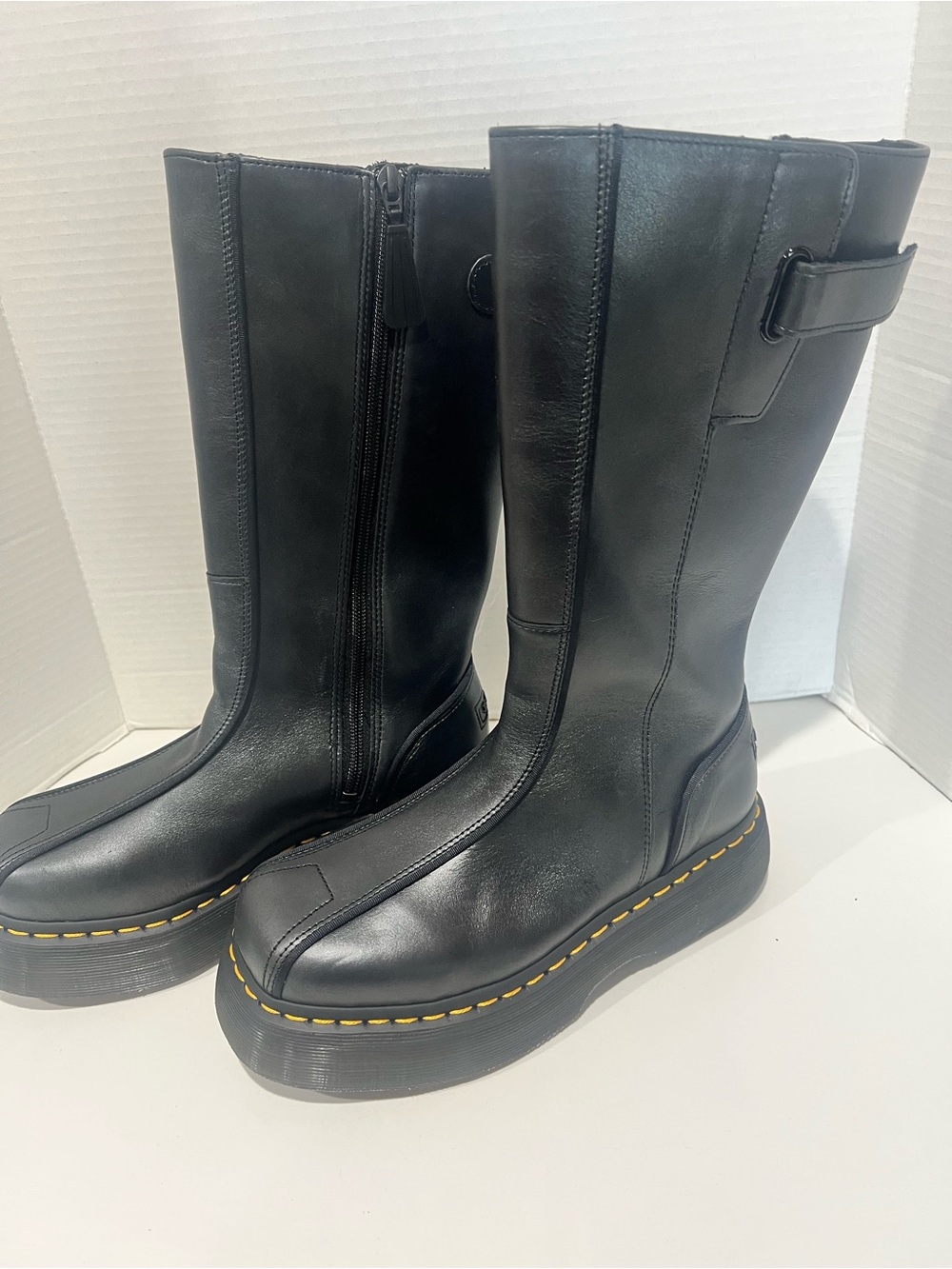 Dr. Martens Buzz Hi Leather Boots Women Size 7